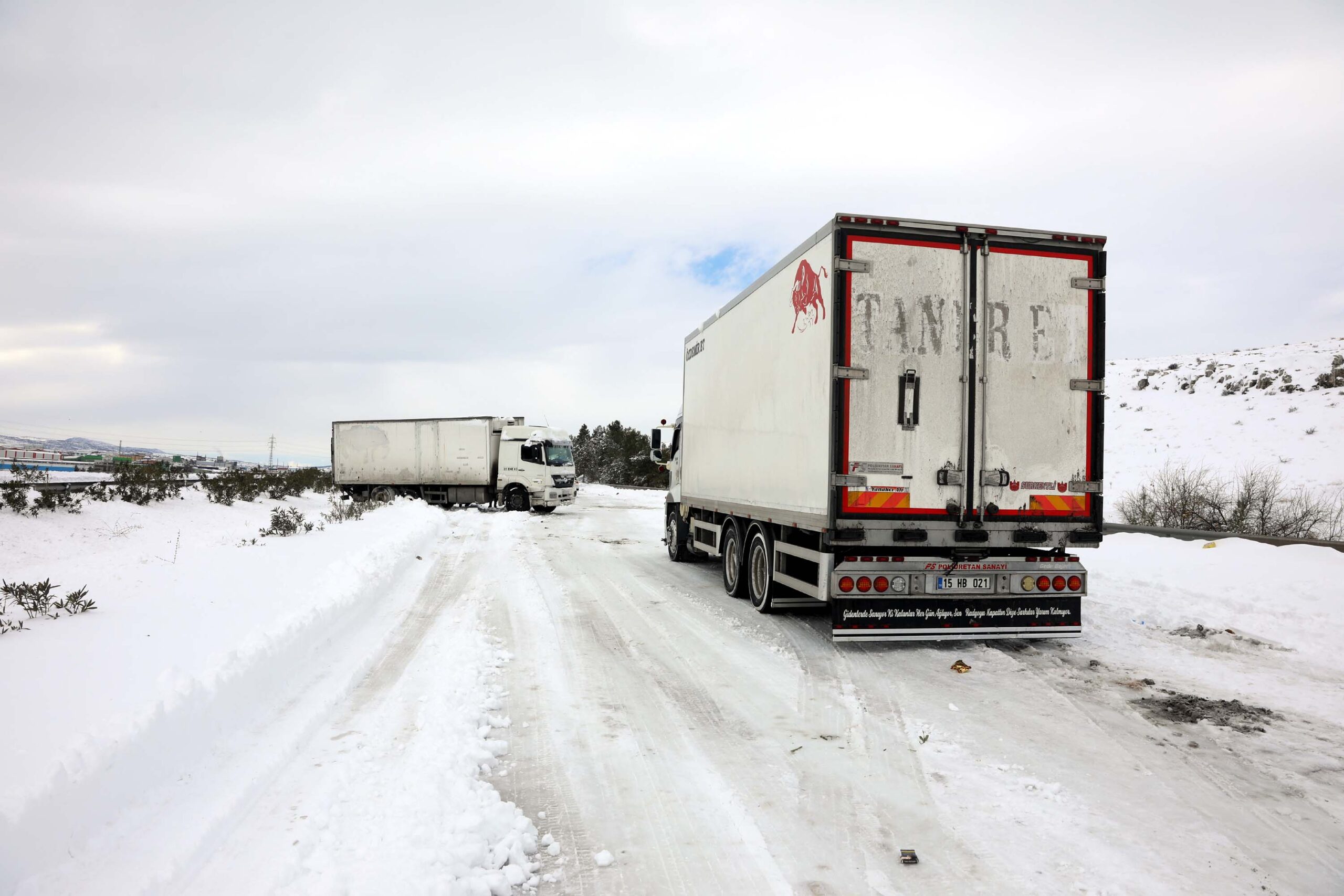 175 KIRSAL MAHALLENİN YOLU KAPANDI