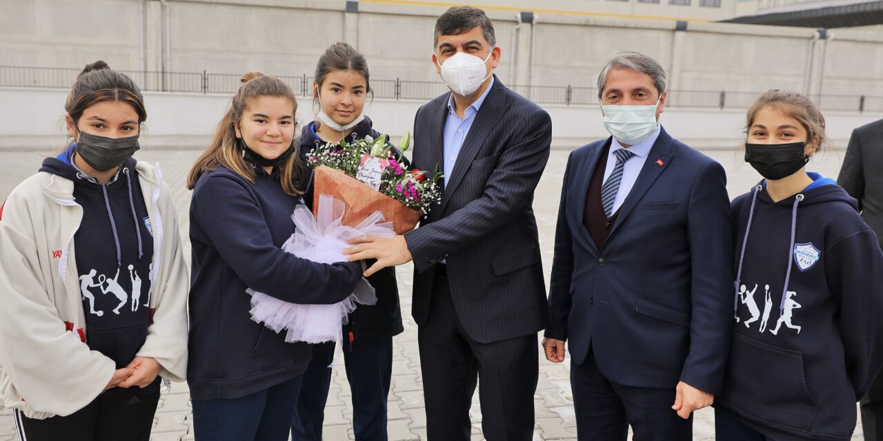 BAŞKAN FADILOĞLU, KAMİL OCAK SPOR LİSESİ’Nİ ZİYARET ETTİ