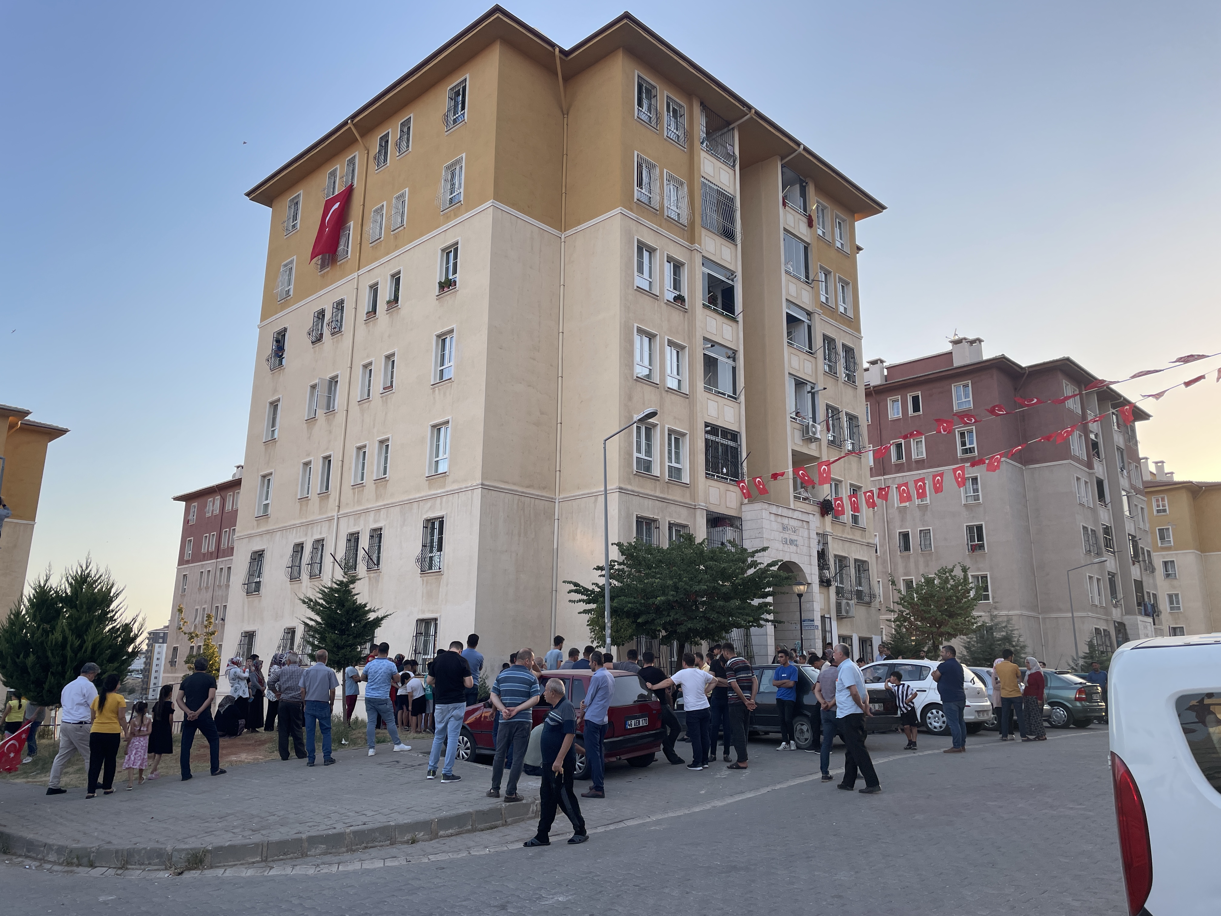 Pençe-Kilit Operasyonu bölgesinde şehit olan Özdemir’in Gaziantep’teki ailesine acı haber verildi