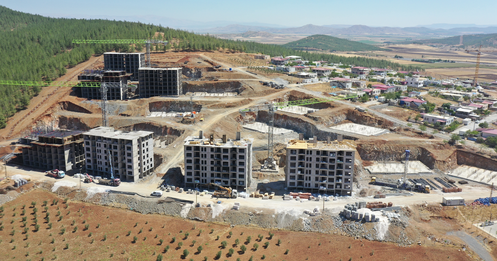Gaziantep’te 20 bin 500 kalıcı konut ve köy evinin inşaatı sürüyor