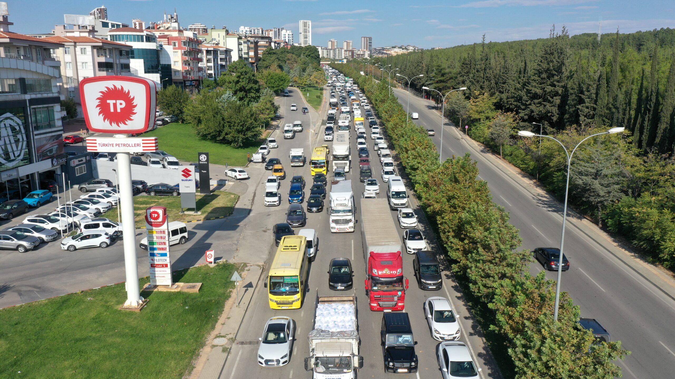 Gaziantep’te hasarlı trafik kazaları kilometrelerce araç kuyruğu oluşturdu