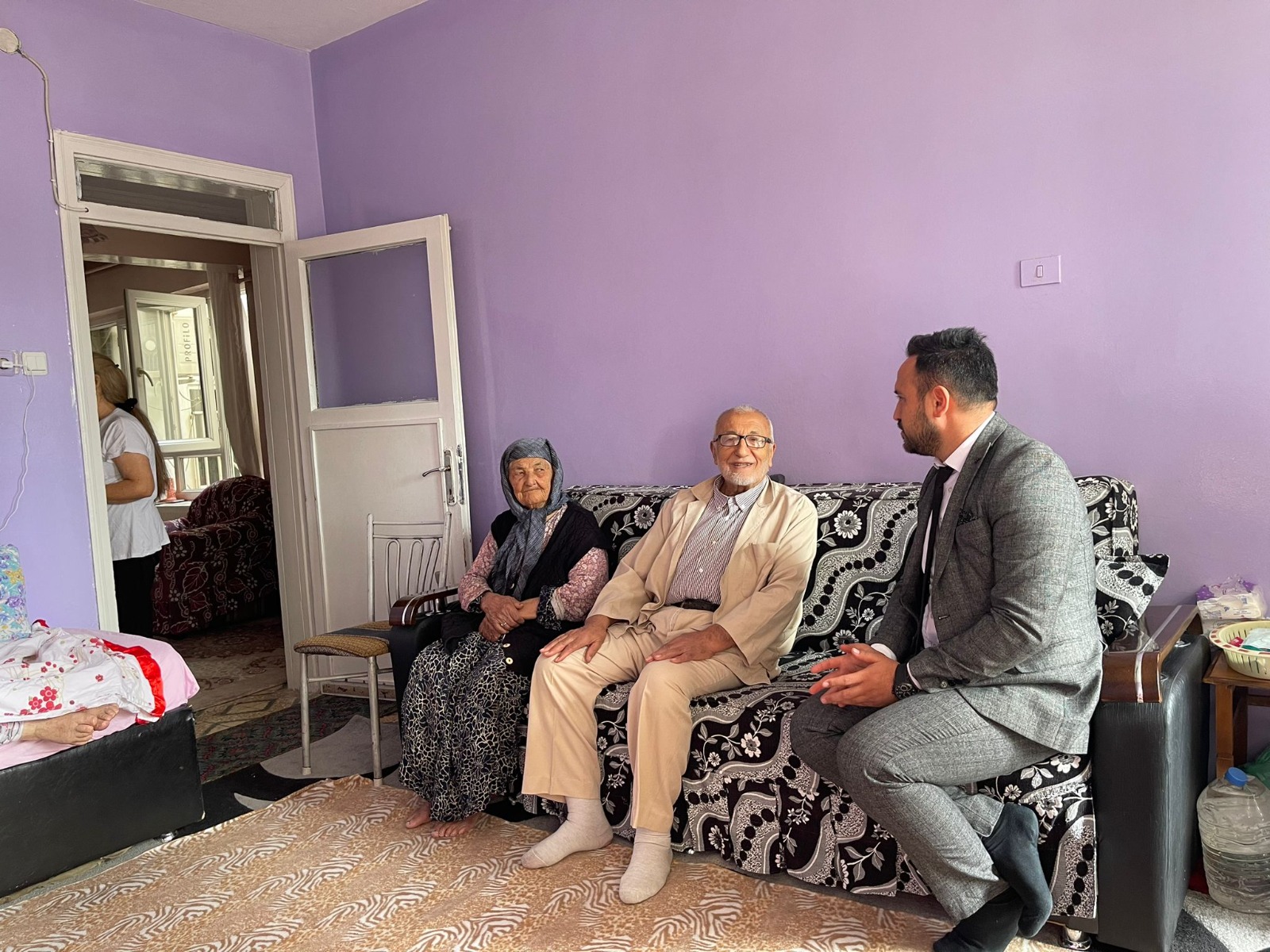 Gaziantep Büyükşehir Belediyesi vatandaşların taleplerini evlerinde dinliyor