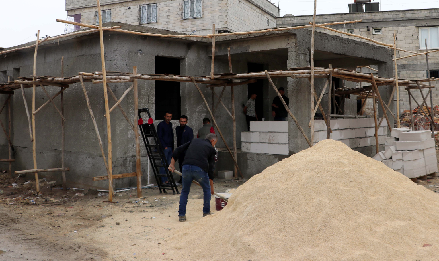 Depremzedelerin “yerinde dönüşüm” ile başlattığı konut inşaatları yükseliyor