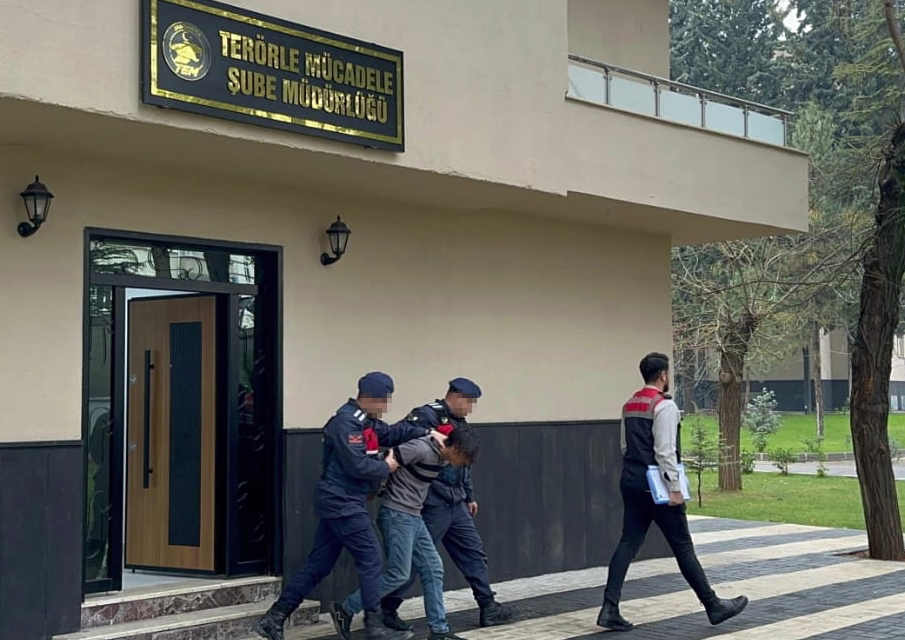 Gaziantep’te yasa dışı yolla Türkiye’ye girmeye çalışan terör şüphelisi yakalandı