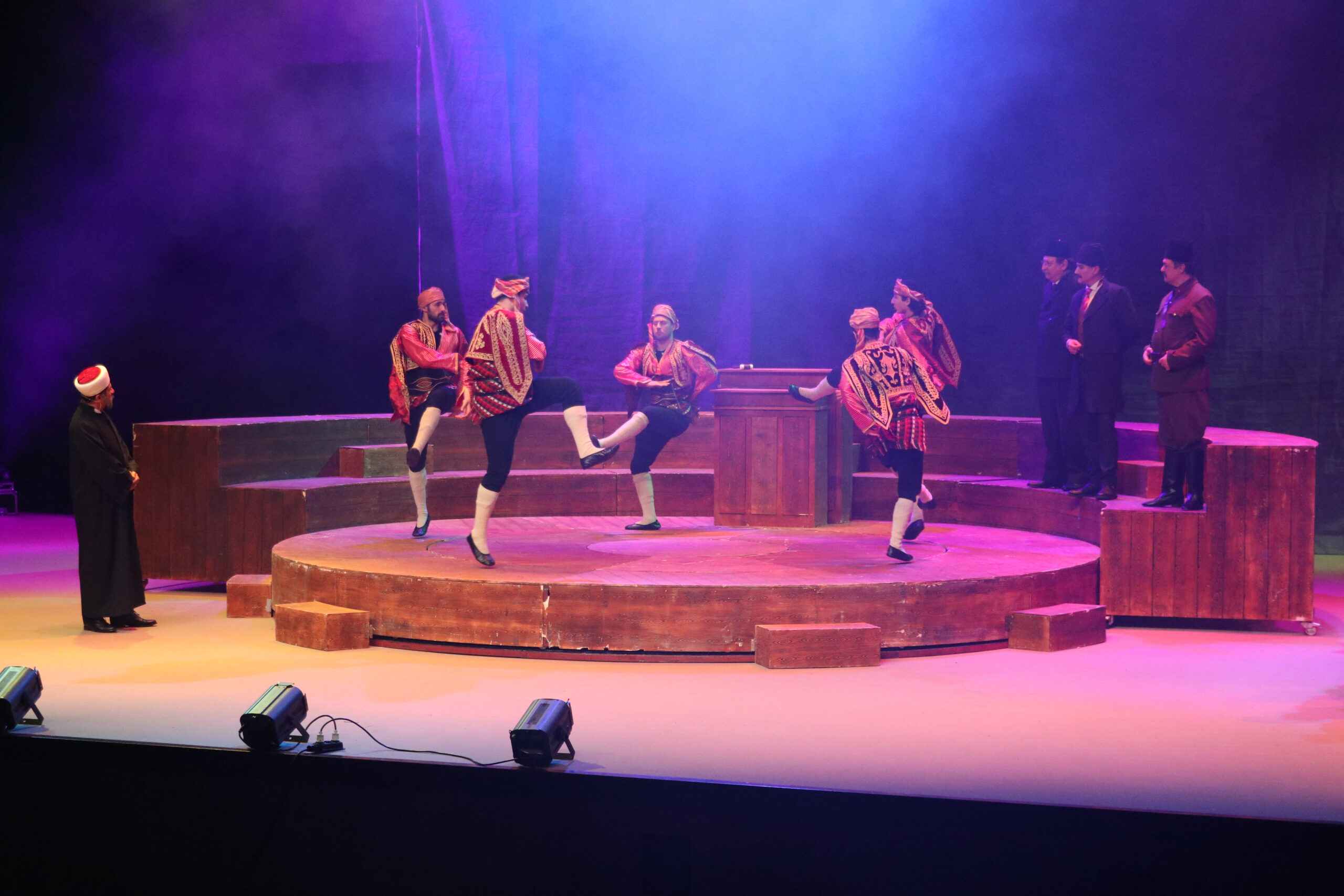 Gaziantep’te “Cumhuriyet’e Doğru” tiyatro oyunu sahnelendi