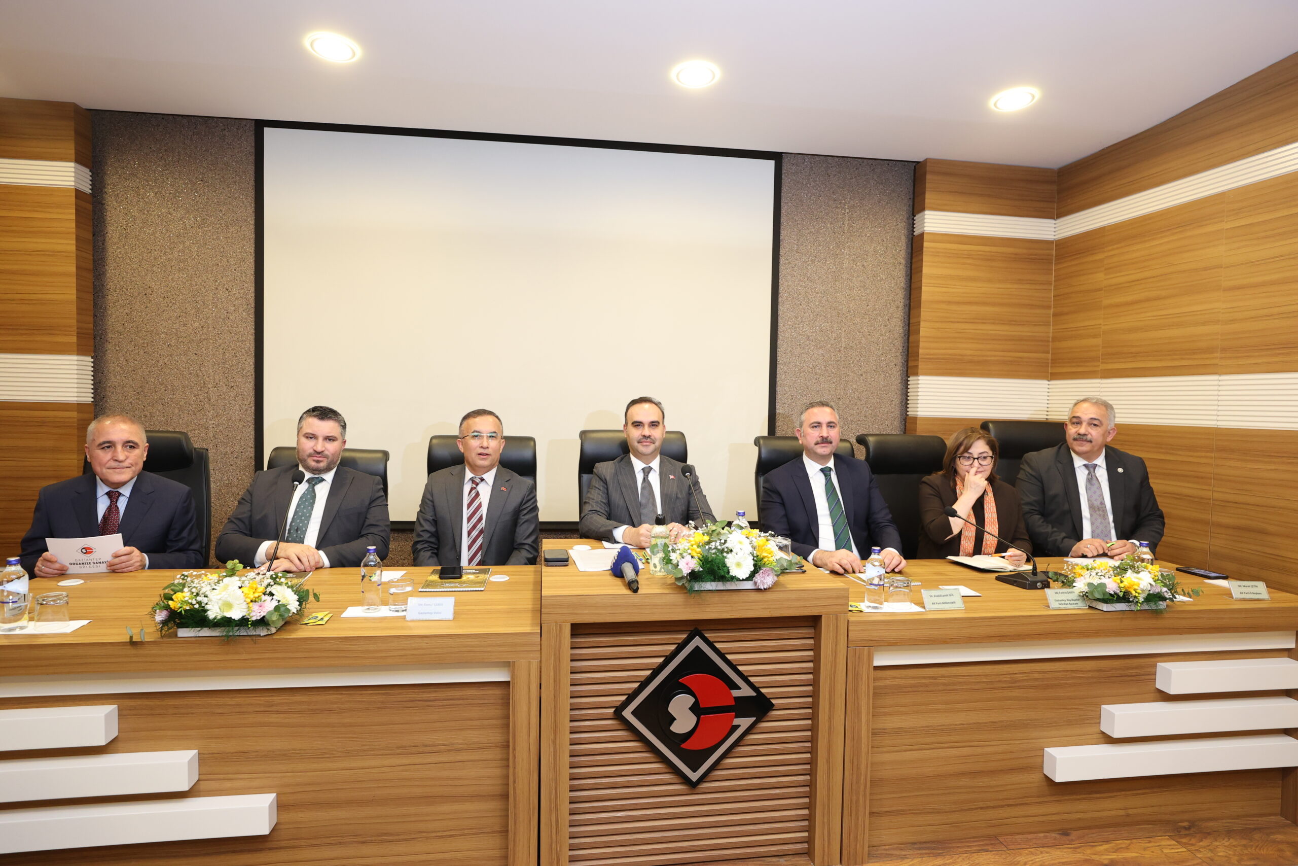 Sanayi ve Teknoloji Bakanı Kacır, Gaziantep’te sanayicilerle buluştu