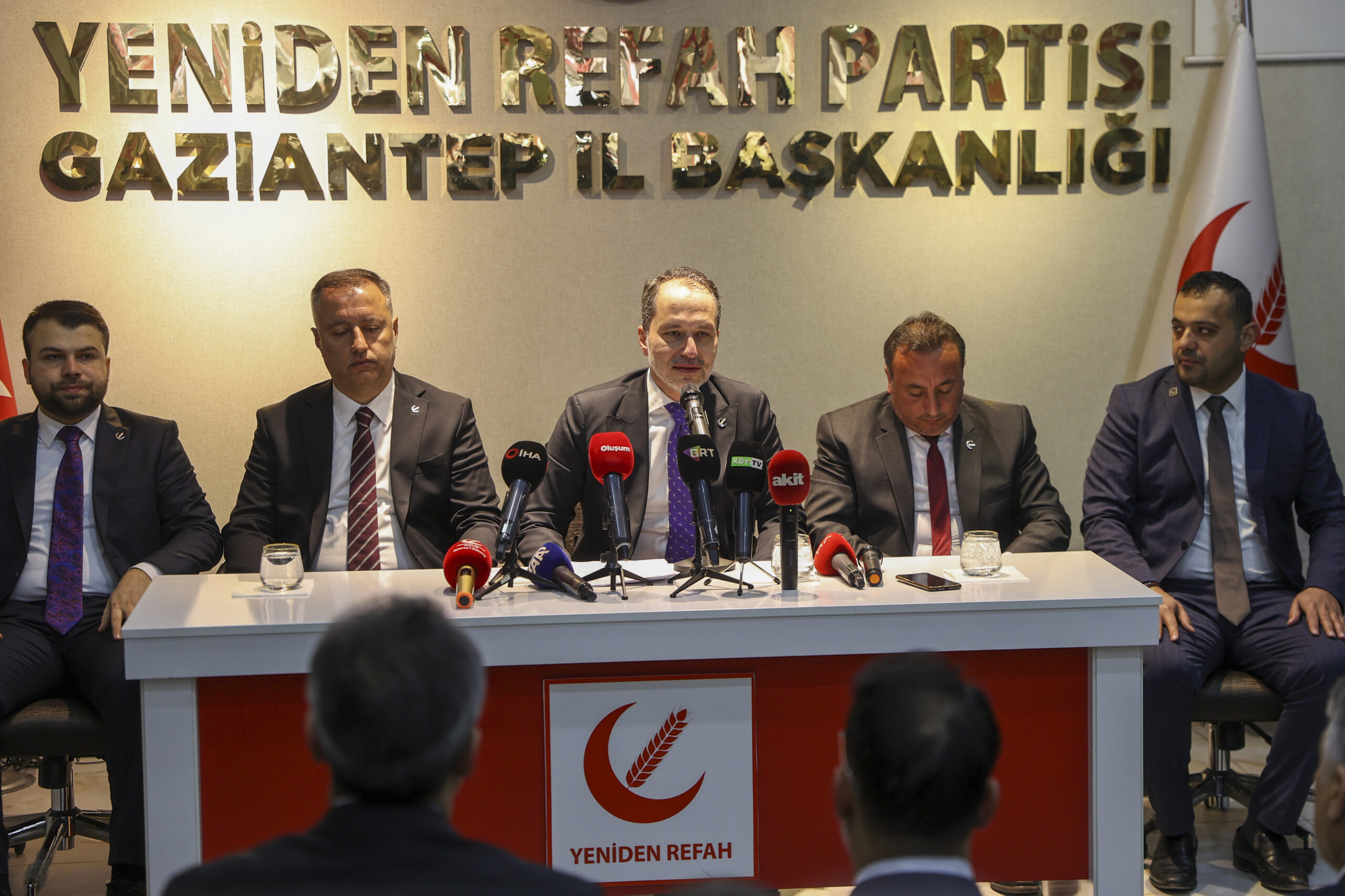Yeniden Refah Partisi Genel Başkanı Erbakan’dan partisinin Gaziantep il başkanlığına ziyaret