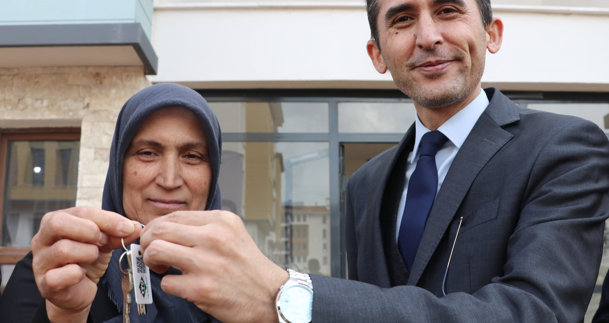 Nurdağı’nda deprem konutlarının anahtar teslimi sürüyor