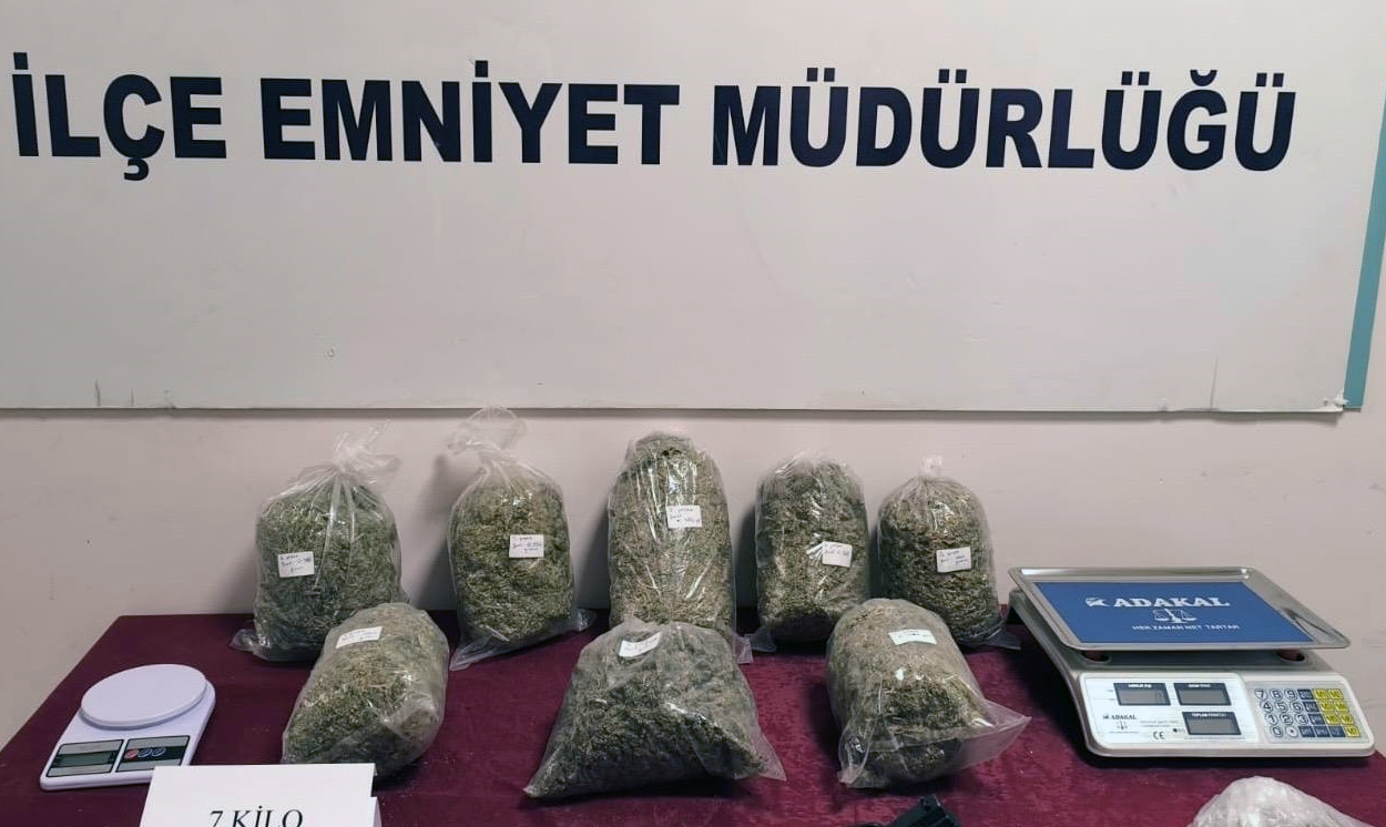 Gaziantep’te uyuşturucu ticareti yaptıkları iddiasıyla 3 şüpheli yakalandı