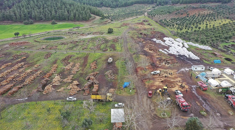 Gaziantep’te depremzedelere 5 bin tonun üzerinde yakacak odun dağıtıldı