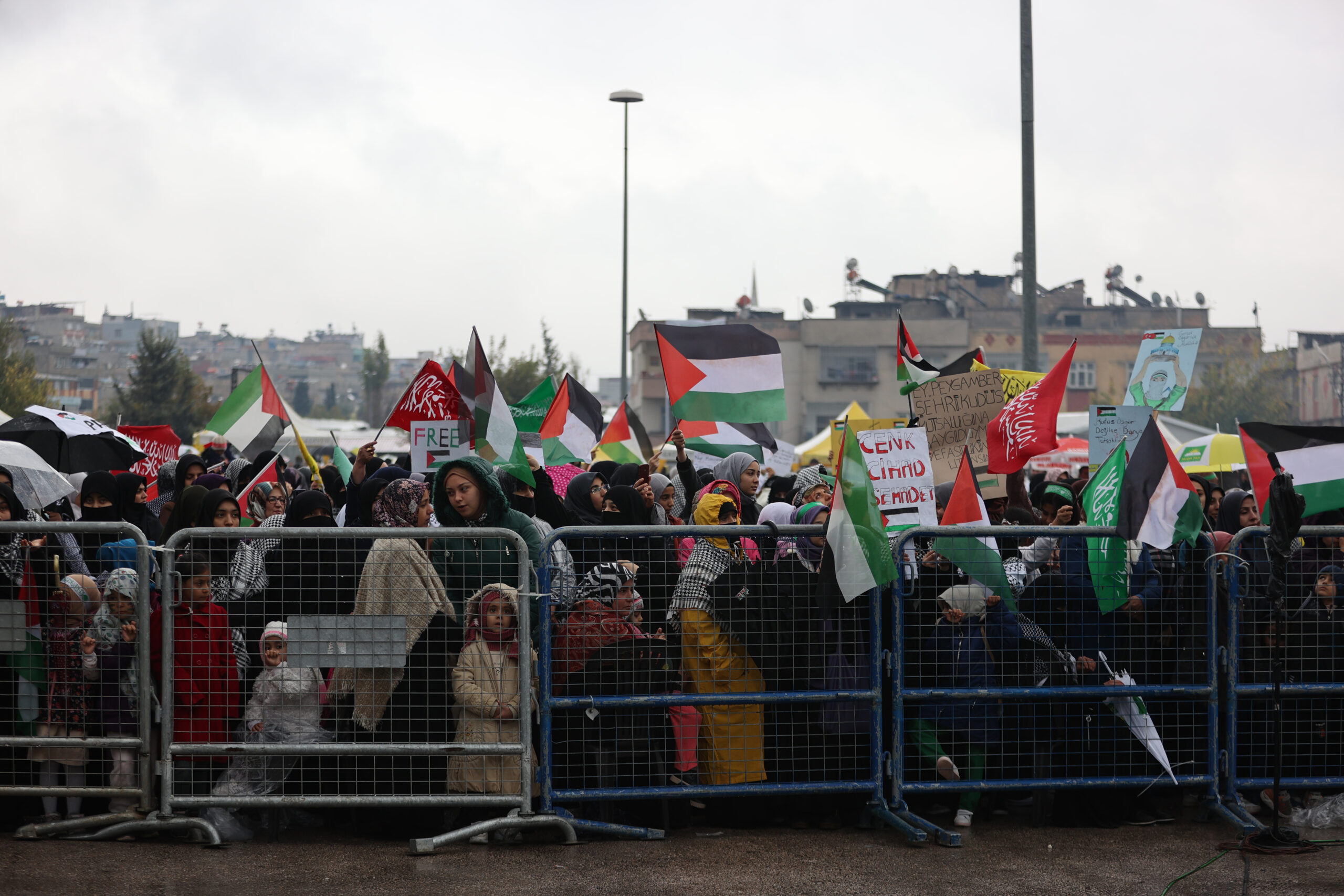 İsrail’in Gazze’ye yönelik saldırıları Gaziantep’te protesto edildi