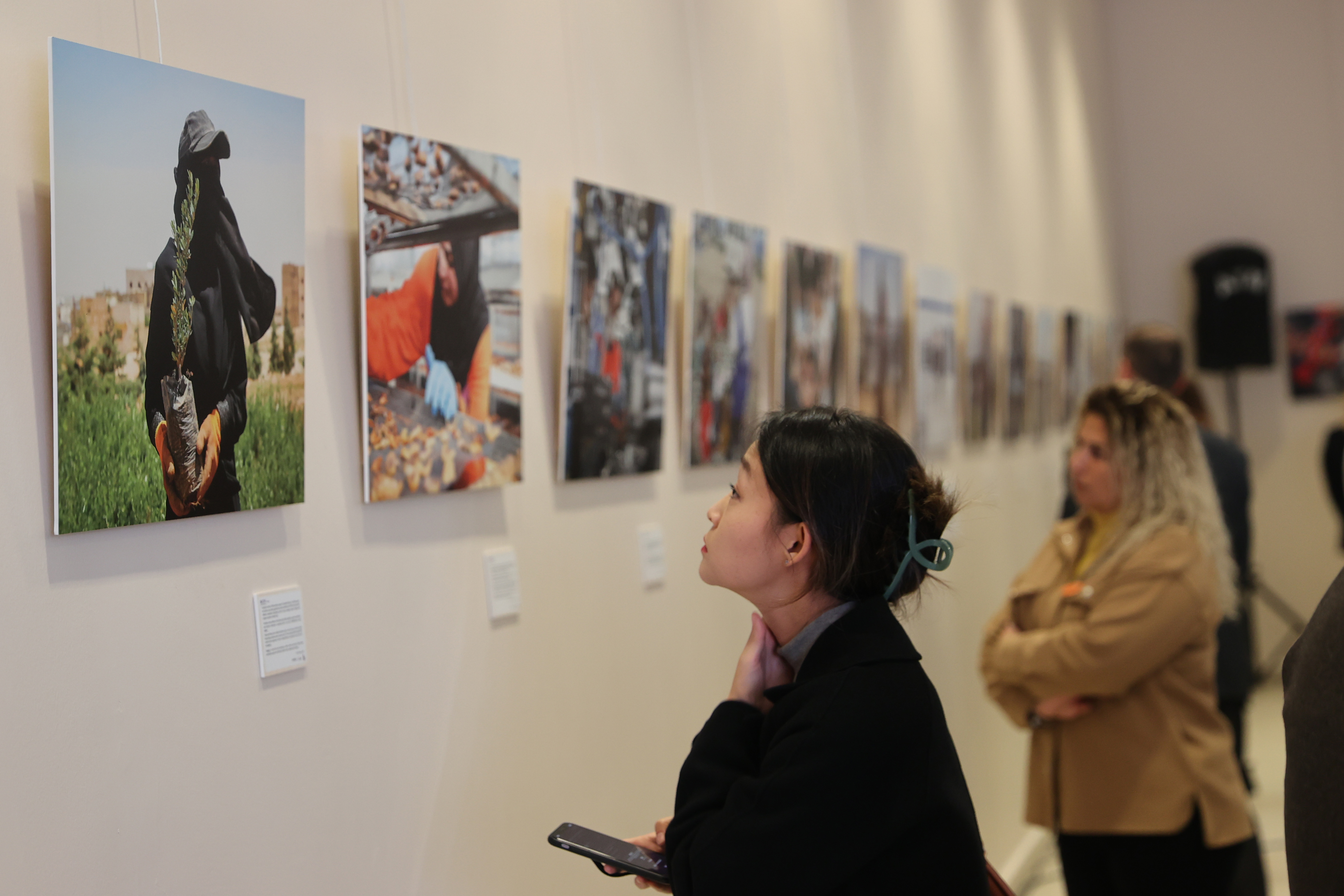 Gaziantep’te “Birlikte Yeniden İnşa Ediyoruz: Bir iyileşme yolculuğu” konulu fotoğraf sergisi açıldı