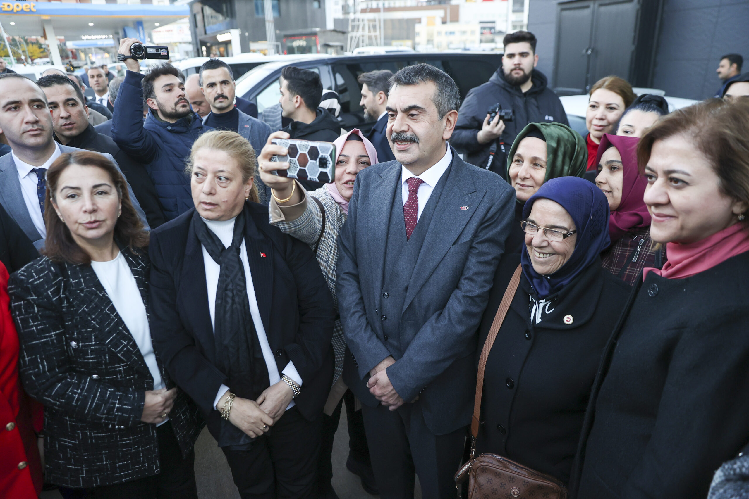 Milli Eğitim Bakanı Tekin, Gaziantep’te ziyaretlerde bulundu