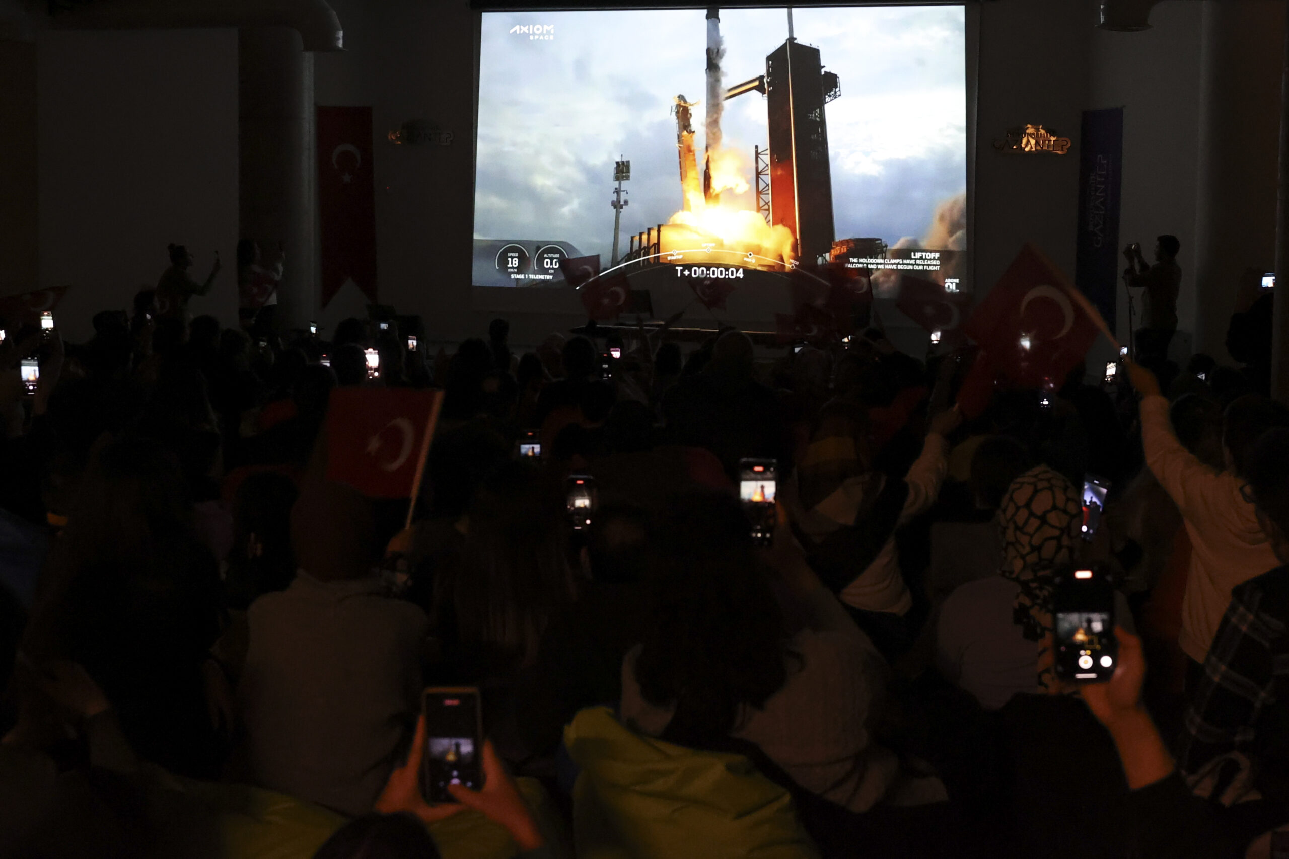 Türkiye’nin ilk uzay yolculuğu Gaziantep’ten takip edildi