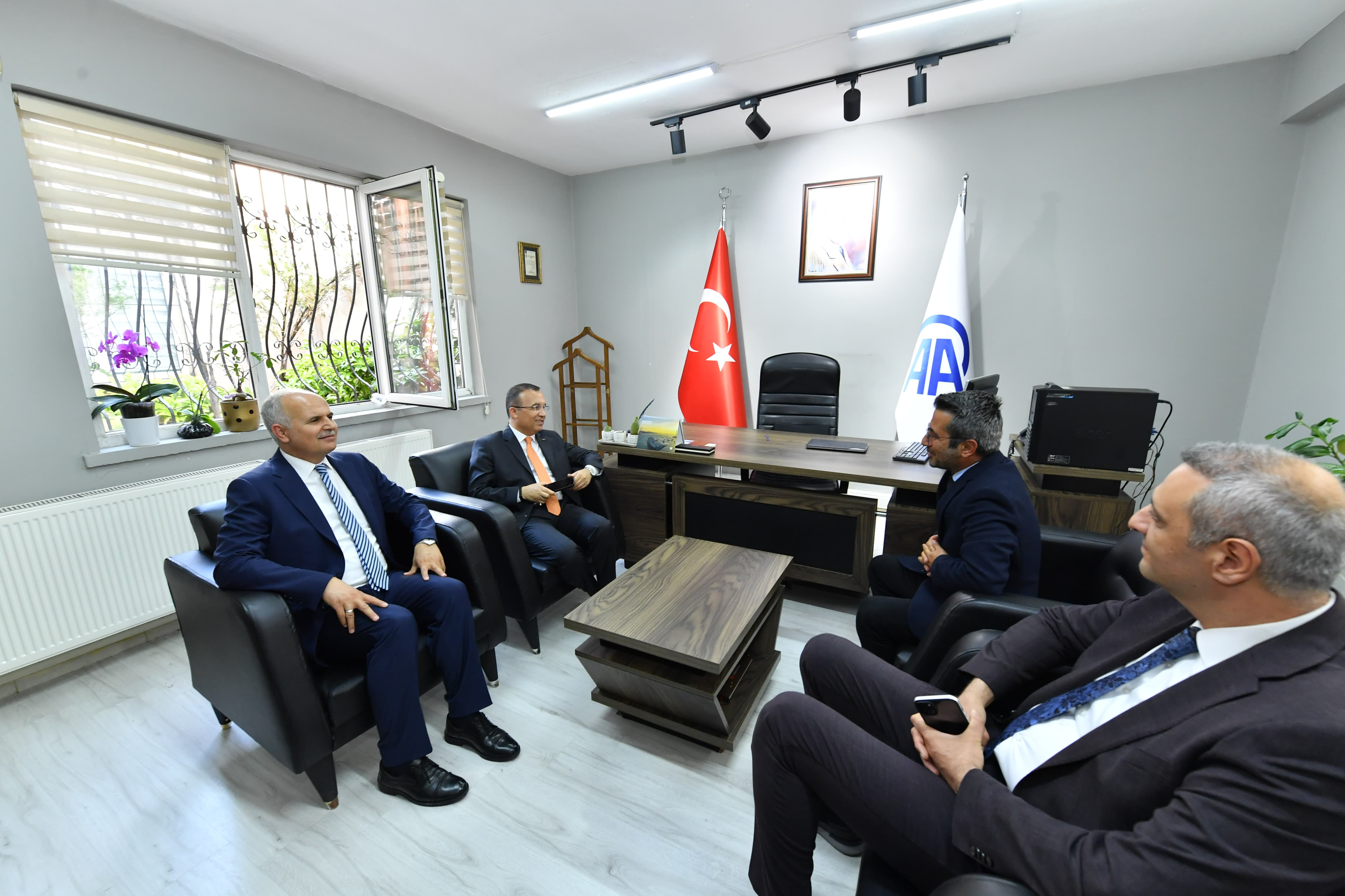 Gaziantep Valisi Çeber, AA Gaziantep Bölge Müdürlüğü’nü ziyaret etti