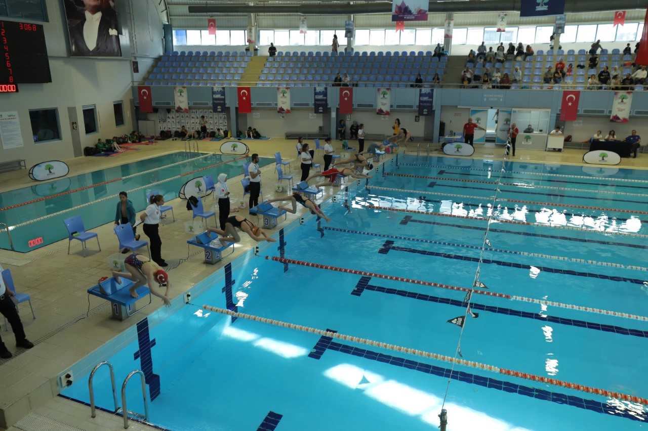 Gaziantep’te yüzme ve mangala yarışları yapıldı